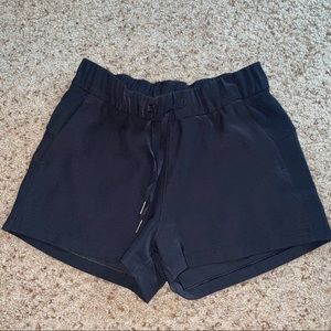 Lululemon on the fly short size 4 2.5”